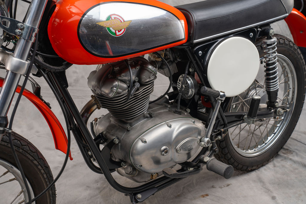 Reed1970Ducati125V1_02
